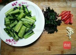 紫苏炒黄瓜的做法图解2
