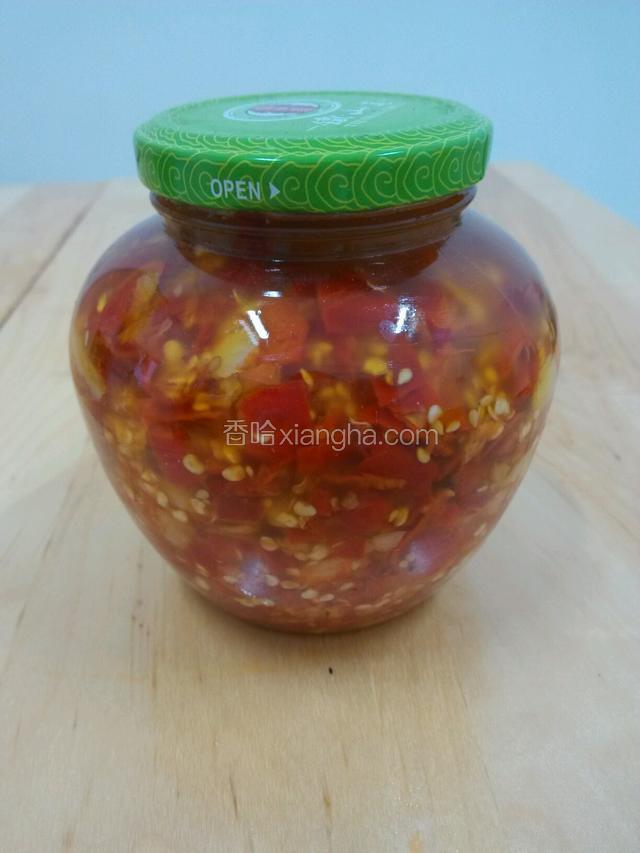 待冷却后装入玻璃罐，放冰箱保存，需要时取出食用