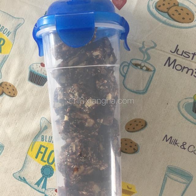 切成小块装保险盒冷藏随吃随取