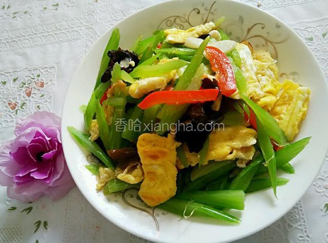 芹菜炒鸡蛋