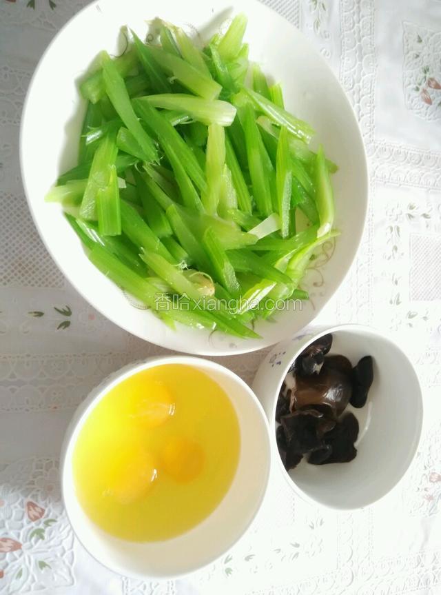 芹菜绰水