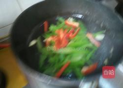 芹菜炒鸡蛋的做法图解5