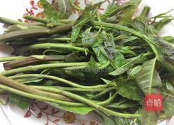 炸香椿鱼的做法图解1