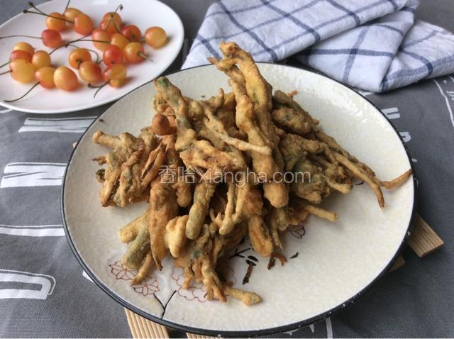 喜欢胡椒粉的可撒上胡椒粉，或沾番茄酱吃，直接吃口味也不错