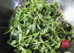 苜蓿摊鸡蛋饼的做法图解1