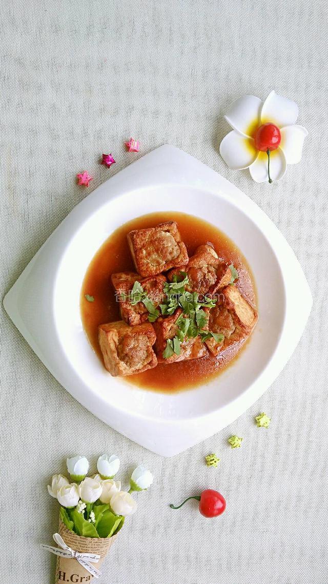 装盘。撒上香菜。