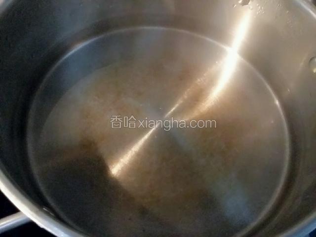 锅内烧水；