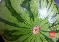 西瓜皮炒鸡蛋的做法图解1