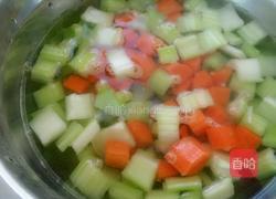 凉拌西芹胡萝卜的做法图解3