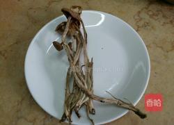 茶树菇炖鸡的做法图解2