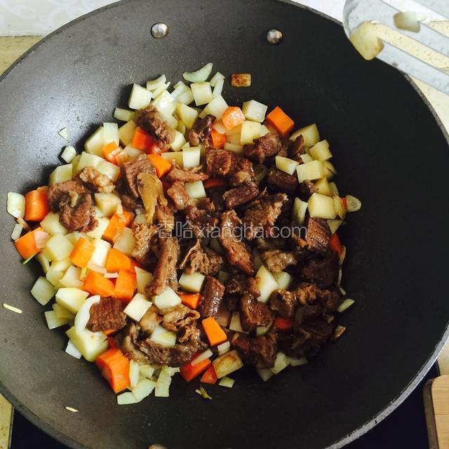 放牛肉，炒几分钟