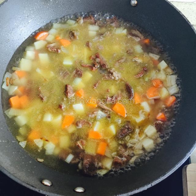 加热入抹过菜的水大火加热开转小火炖10分钟左右