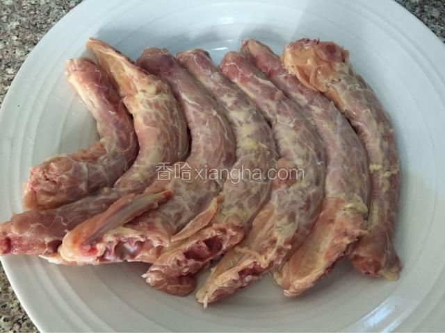 鸡脖子洗净