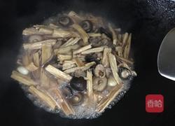 香菇腐竹闷肉的做法图解7
