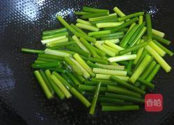 蒜苗炒牛肉的做法图解3