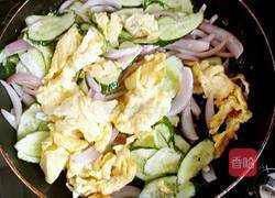 黄瓜洋葱炒鸡蛋的做法图解6