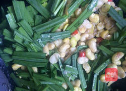 韭菜虾米炒蚕豆的做法图解7