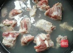 玉米莲藕排骨汤的做法图解2