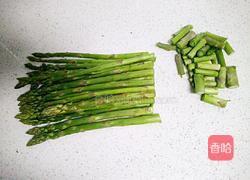 麻香油泼芦笋的做法图解1