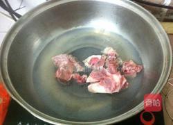 板栗玉米骨头汤的做法图解2