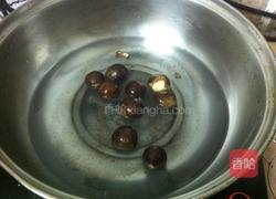 板栗玉米骨头汤的做法图解3