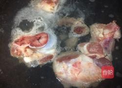 筒子骨藕汤的做法图解1