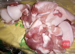 茶树菇炒五花肉的做法图解1