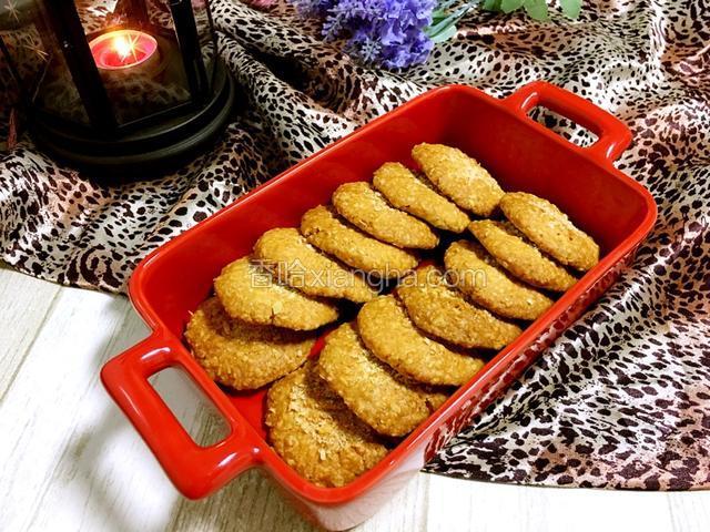 晾凉后很酥脆，用保鲜袋或者密封性好的盒子保存，随吃随取。