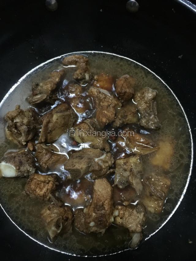 加水大火烧开、小火慢炖20分钟左右关火焖5分钟再中火收汤即可