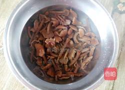 卷心菜炒滑子蘑的做法图解3