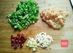 青椒麻辣鸡丁的做法图解2