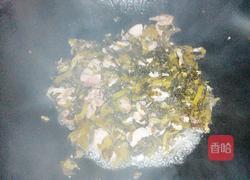 五花肉炒酸菜的做法图解7