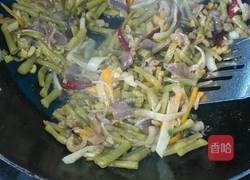 酸豆角炒鸡杂的做法图解7