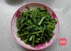 芦笋炒鸡蛋的做法图解2