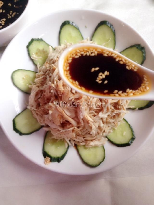 将汁水淋在上面就可以了。