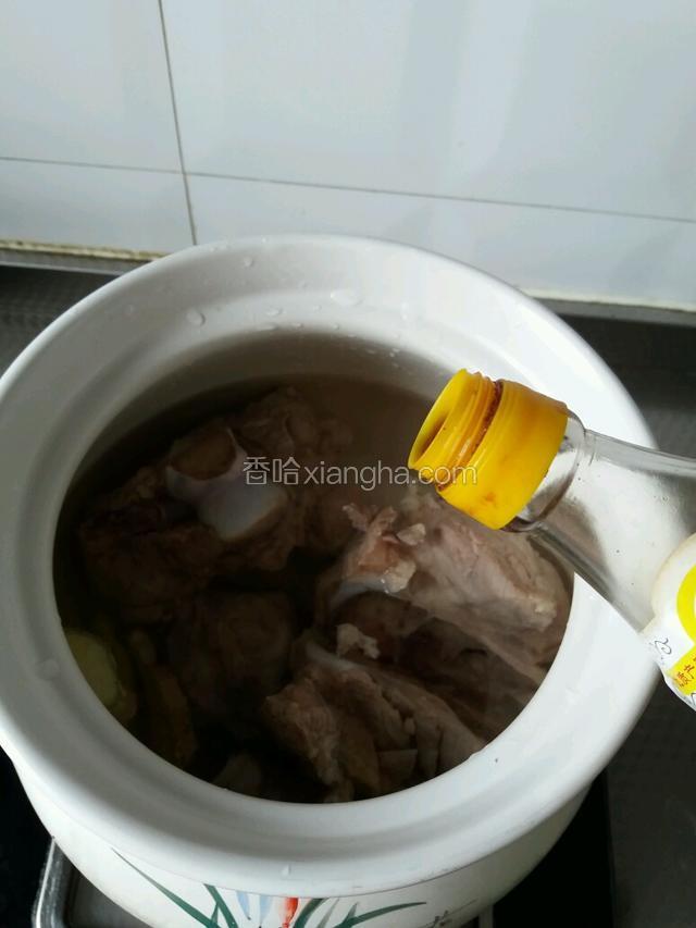 倒几滴醋