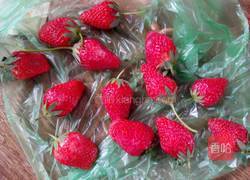 冻草莓的做法图解1