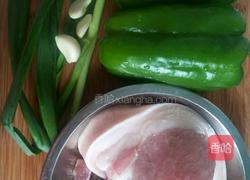 大辣椒炒肉的做法图解1