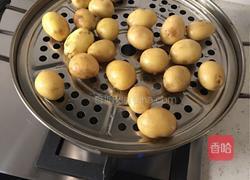 椒盐土豆饼的做法图解1