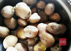 酸辣土豆泥(俗名洋芋搅团)的做法图解1
