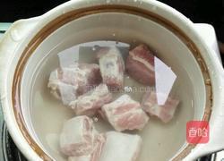 排骨炖藕的做法图解1