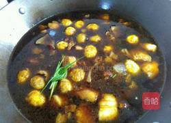 鹌鹑蛋红烧肉的做法图解9