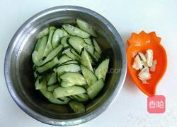 脆爽凉拌青瓜的做法图解1