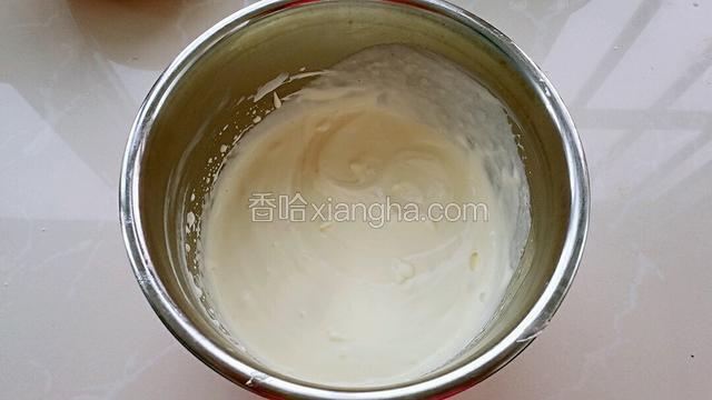 用电动打蛋器打至六七成发，类似粘稠的酸奶状态就可以。