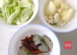 小土豆炖鸡块的做法图解1