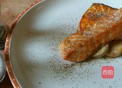 干煎三文鱼的做法图解7