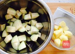 土豆烧茄子的做法图解1