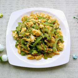 鸡蛋炒苦瓜的做法[图]