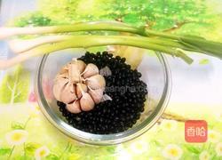 炒黑豆的做法图解1