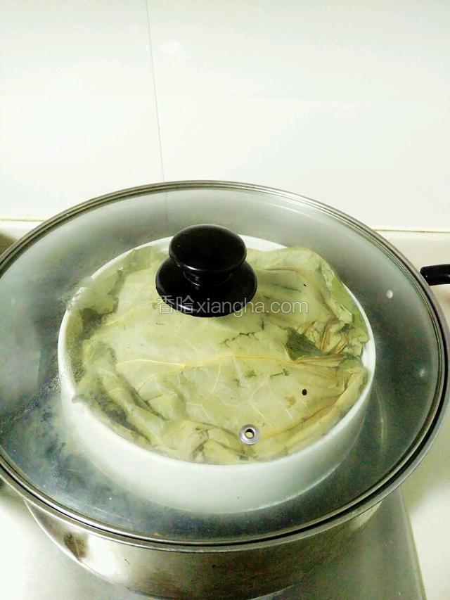 上锅，加盖大火烧起气后，中火蒸1.5小时。
